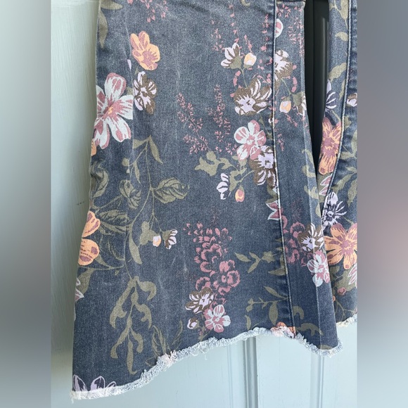 Free People We The Free Youthquake Purple Navy Floral Flare Jeans Cropped 27 - Picture 7 of 13